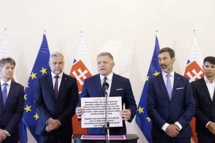 Fico Britania platila aktivistov na ovplyvnenie volieb chceme vysvetlenie Opozicia reaguje