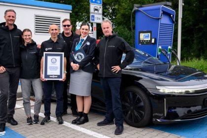 Vyse 1200 km na nabitie Lucid vytvoril novy rekord no trochu klamal