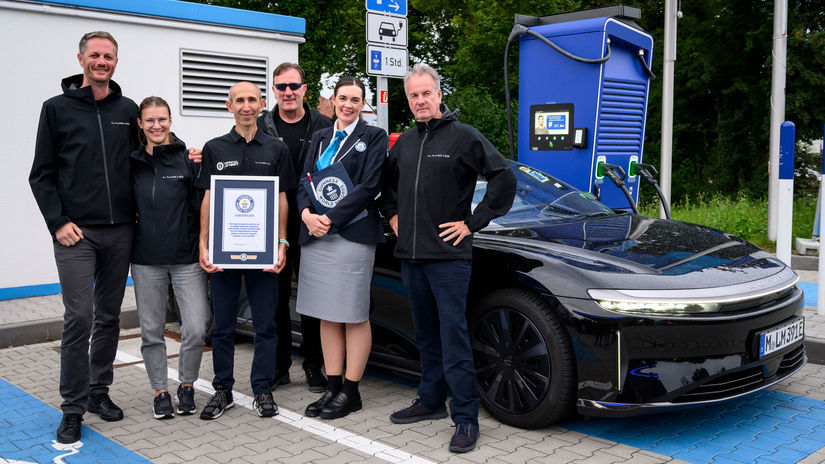 Vyse 1200 km na nabitie Lucid vytvoril novy rekord no trochu klamal