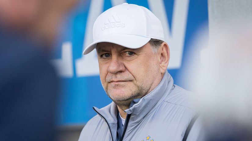 Weiss na tlacovej konferencii diskutoval o hladani obrancu