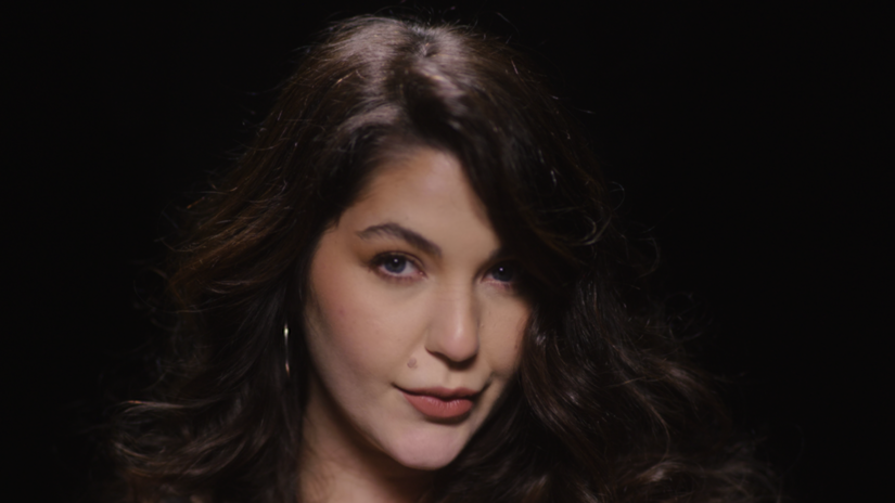 Celeste Buckingham spieva o jemnej intimite medzi muzom a zenou