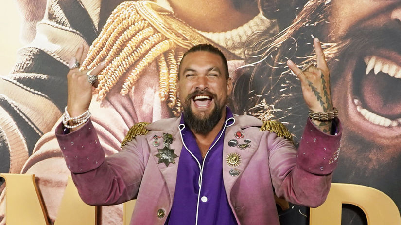 Jason Momoa zhodil svoju ikonicku bradu Kde je ten vysekan Aquaman