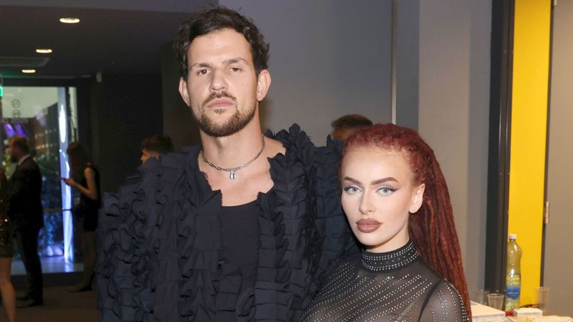 Ludia kritizuju tehotnu Rachel za tancovanie a festivaly
