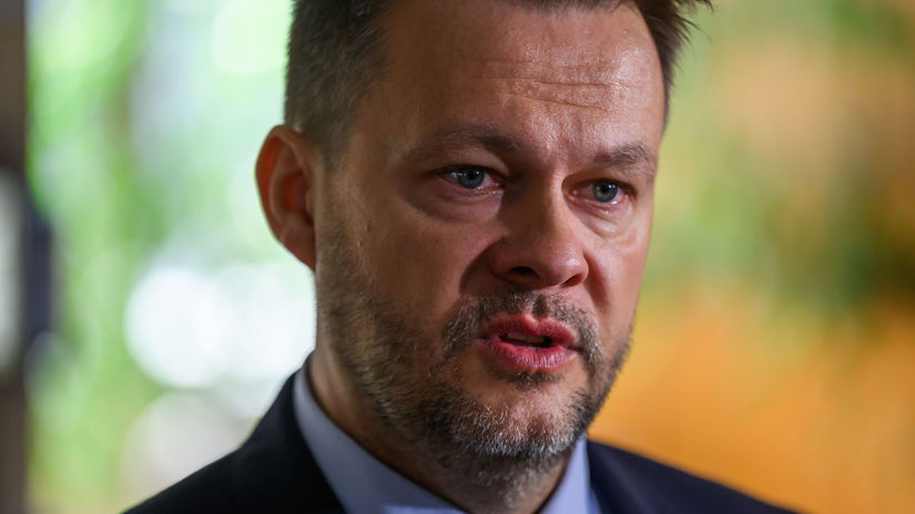 Ministra Migala po operacii srdca prepustili domov
