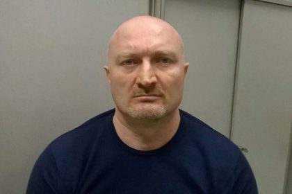 Odsudili ho na dozivotie teraz bojuje proti Ukrajincom