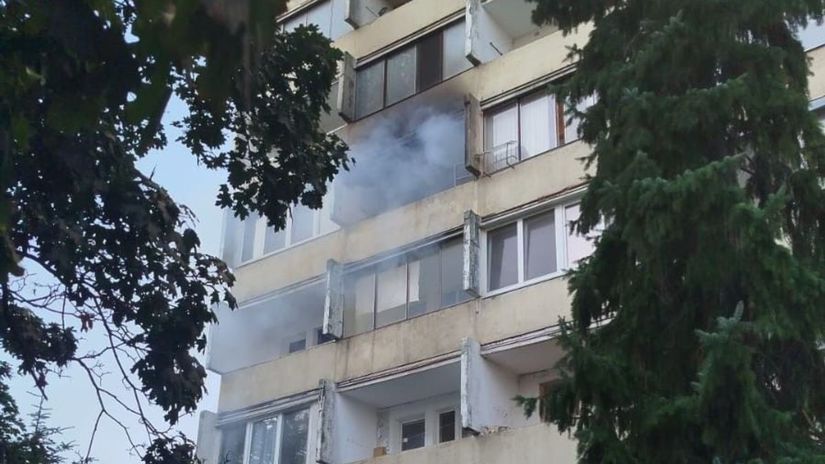 Poziar v bytovke v Petrzalke obyvatelia evakuovani