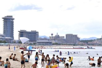 Prvi turisti v KLDR Rusi hodnotia Kimov luxusny rezort