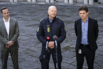 Drony nad najvacsim letiskom Skandinavie premierka hovori o utoku