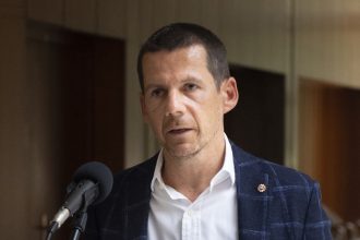 Holeckova ma noveho asistenta byvaleho policajneho prezidenta