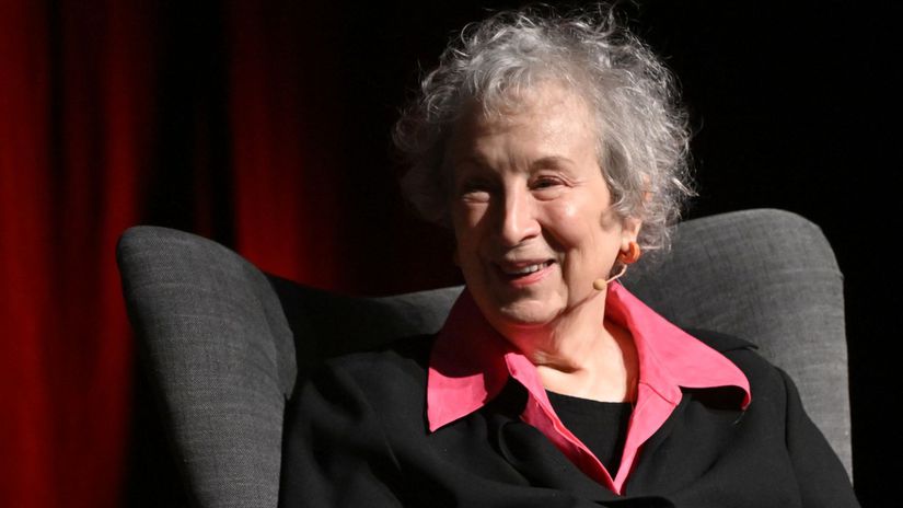 Margaret Atwoodova reaguje na zakaz knih poviedkou