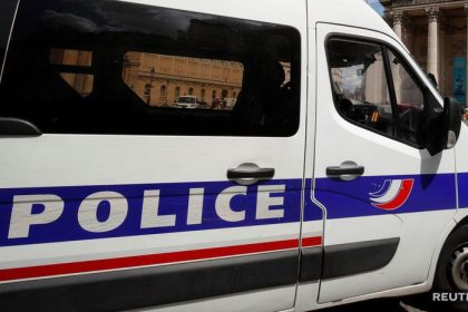 Policia vo Francuzsku zastrelila muza s macetou