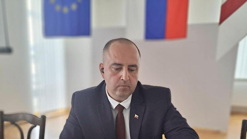 Primator ktory po nehode zostava vo funkcii