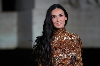 Uchvatna Demi Moore v zlate Serena stihla a Gwyneth Gucci vracia sexepil a tuzbu