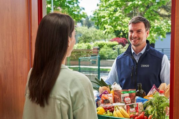 Uz 80 procent domacnosti si moze objednat potraviny domov Tesco Online nakupy su dostupne aj na Orave Zempline a strednom Slovensku