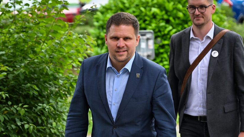 Hrcka spat v urade a kritizuje Valla Mesto nie je dobry manazer