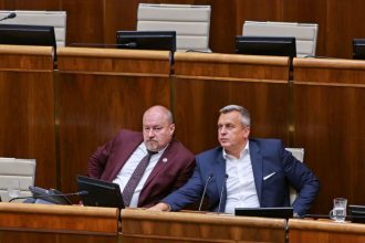 Huliakova novela o hazarde skusa jednotu koalicie