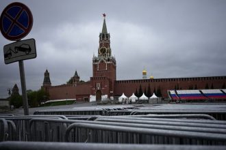 Na Moskvu zautocili drony uzavreli letiska a evakuovali bombardery