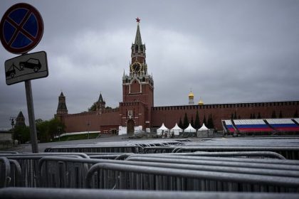 Na Moskvu zautocili drony uzavreli letiska a evakuovali bombardery