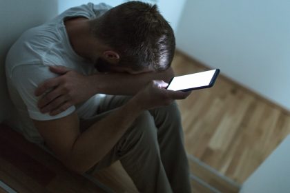 Na internete dievca ziada intimne fotografie v realite podvodnik z Afriky