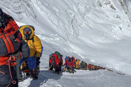 Na svahu Mount Everestu uviazlo asi 1000 ludi