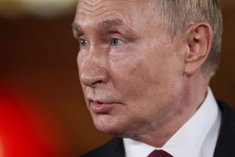 Nechodte do Budapesti planuje sa atentat varuje Putinov byvaly spion
