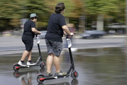 Praha zakaze zdielane kolobezky vraj zavadzaju