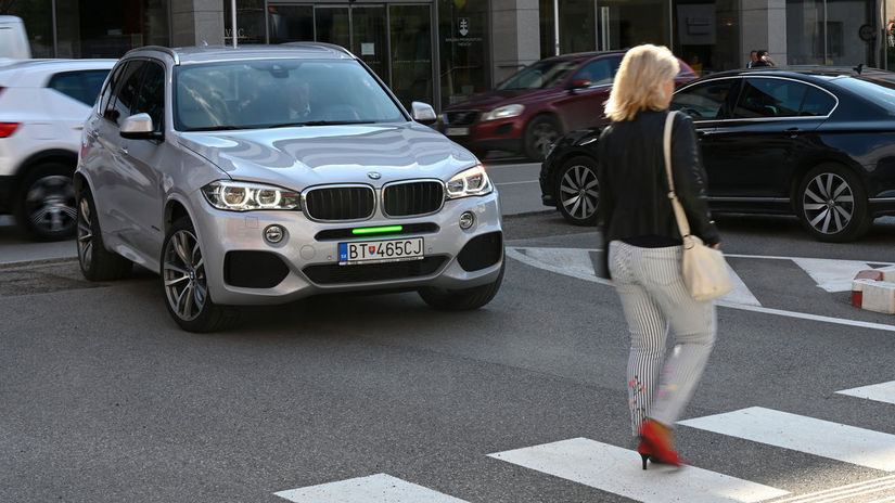 Predne zelene brzdove svetlo na autach bude legalne