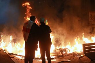 Statny prevrat obliehanie palaca zatykani a hrozba opozicii v Gruzinsku