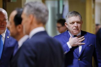 Uder na rusky plyn a tienovu flotilu EU schvalila novy balik sankcii Slovensko stiahlo blokadu