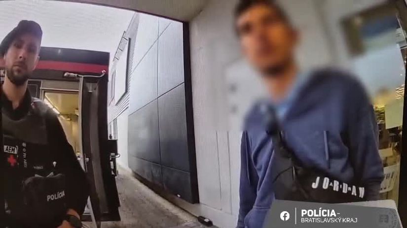 VIDEO Predbiehanie pri pokladni skoncilo bitkou Policia obvinila muza za utok v bratislavskych potravinach