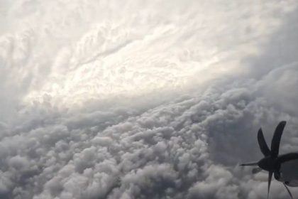 VIDEO Unikatne zabery Piloti natocili prelet hurikanu Melissa
