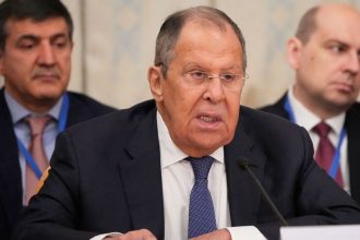 Zapadu ponukol zaruky tvrdi Lavrov po stretnuti s Pellegriniho poradcom