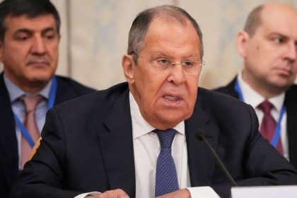 Zapadu ponukol zaruky tvrdi Lavrov po stretnuti s Pellegriniho poradcom
