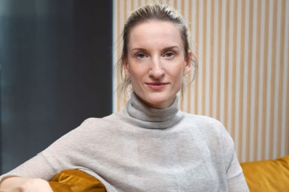 Adela Vinczeova v ceskej relacii bez servitky o 17 novembri To co povedala vyrazilo divakom dych