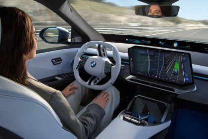 BMW posuva hranice autopilota nove iX3 zvlada rychlu jazdu