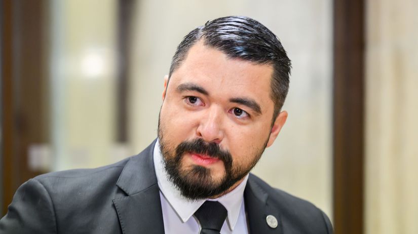 Demokrati Policajt ktory riesil nehodu sefa SIS Gaspara nahle odchadza z policie