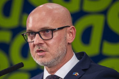 Kmecov urad rozdeluje miliony kamaratom a firmam