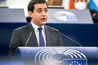 Podpredseda eurokomisie Musime chranit automobilky a otvorenie temy zakazu predaja spalovakov
