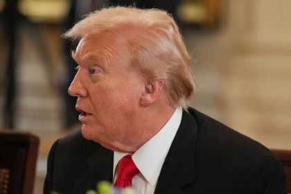 Prieskum v USA Ake percento Americanov suhlasi s Trumpom