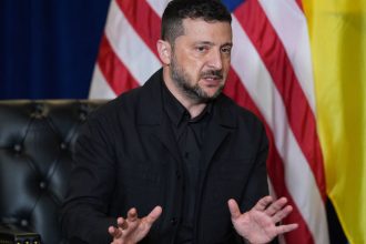 Trumpov agresivny harmonogram USA tlacia na Ukrajinu plan ma byt podpisany do par dni pise FT