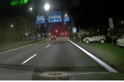 VIDEO Policajti sa s motorkarom vobec nemaznali