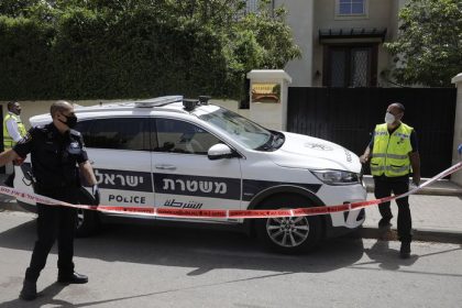 Brutalny utok v Izraeli Palestincan vrazil autom do davu