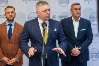 Nieco sa deje Sutaj Estok vola Fica a Danka na rokovanie