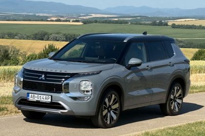 Nove Mitsubishi Outlander PHEV je komfortne a zvlada teren