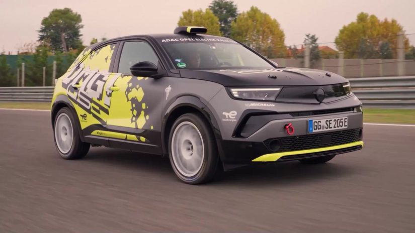 Opel preveril elektricku Mokku GSe na okruhu