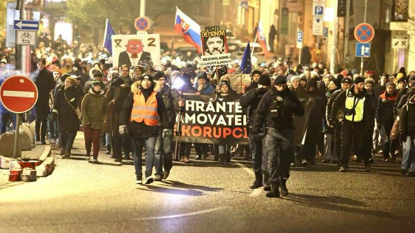 Protest nezabral poslanci posunuli zrusenie Uradu do druheho citania