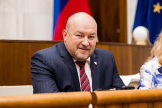 Reci o rekonstrukcii vlady su symptomom krizy