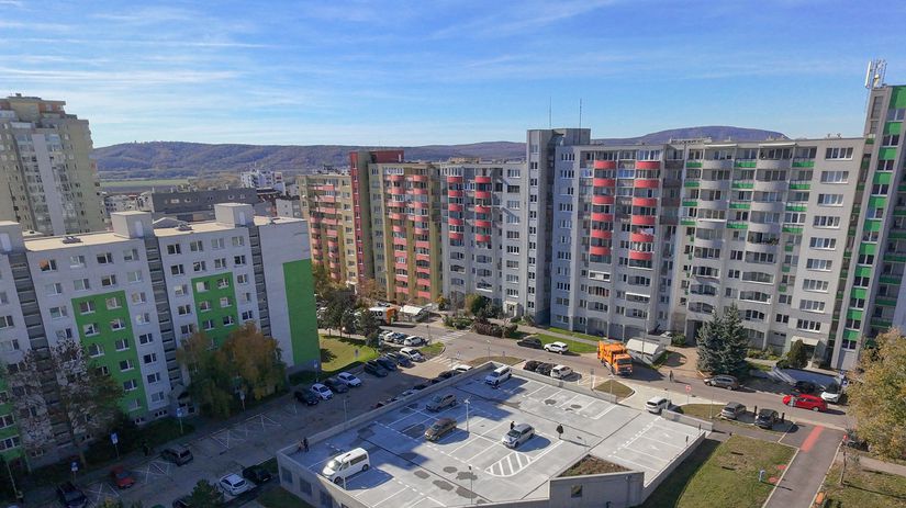 Samostatne spravne jednotky oponuju neexistuje jednotna legislativa pre parkovanie