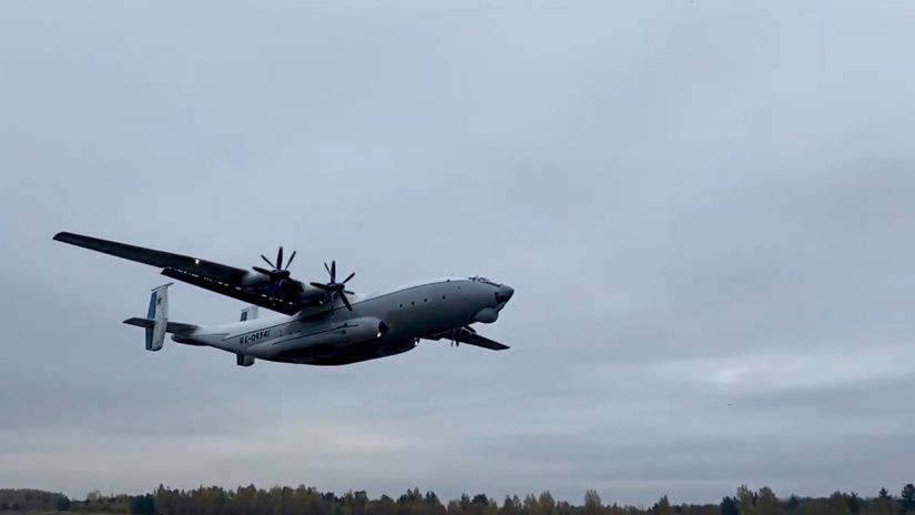 V Rusku sa zrutil obrovsky vojensky transporter pocas skusky