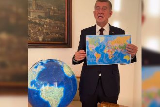 Babissi zakupil globus za 15 tisic aby videl kde sa nachadza Gronsko opisal ako by ruske rakety leteli na Biely dom